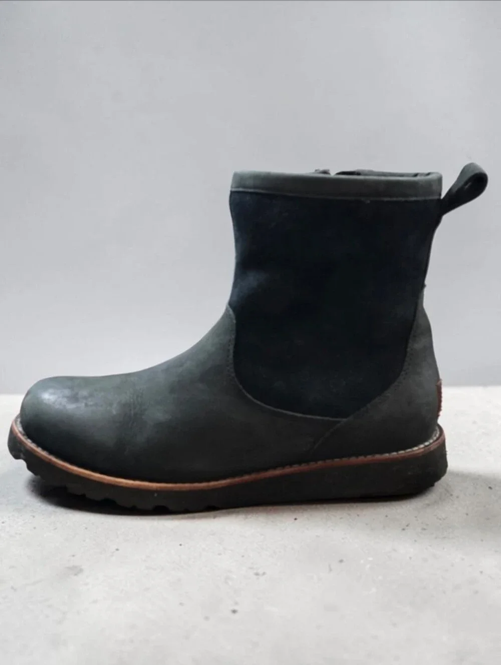 UGG Men's Hendren Black Waterproof Shearling Fur Lined Side Zip Boots! Size 9